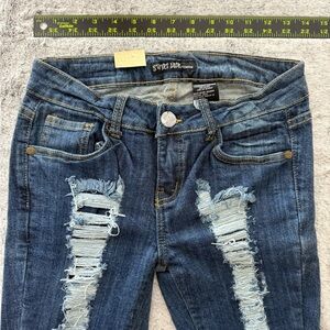 Sweet Look Premium - Junior’s Distressed Blue Jeans